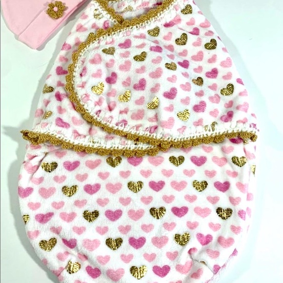 Gold Foil & Pink Hearts Crochet Baby Swaddle Wrap Gift Set - Picture 1 of 8